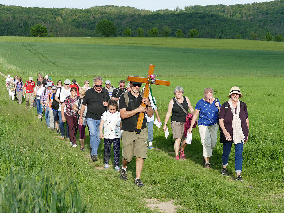 Baunataler Wallfahrt zur Naumburger Fatima Grotte (Foto: Karl-Franz Thiede)